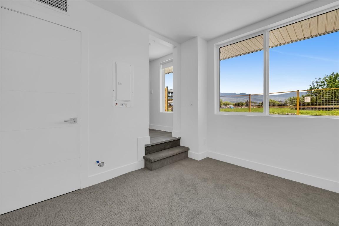 103C-3642 Mission Springs Drive, Kelowna, BC - Indoor Photo Showing Other Room