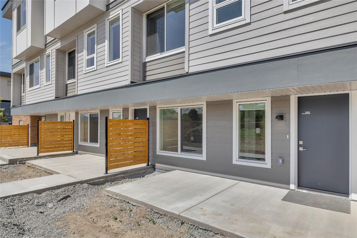 103C-3642 Mission Springs Drive, Kelowna, BC - Outdoor With Exterior