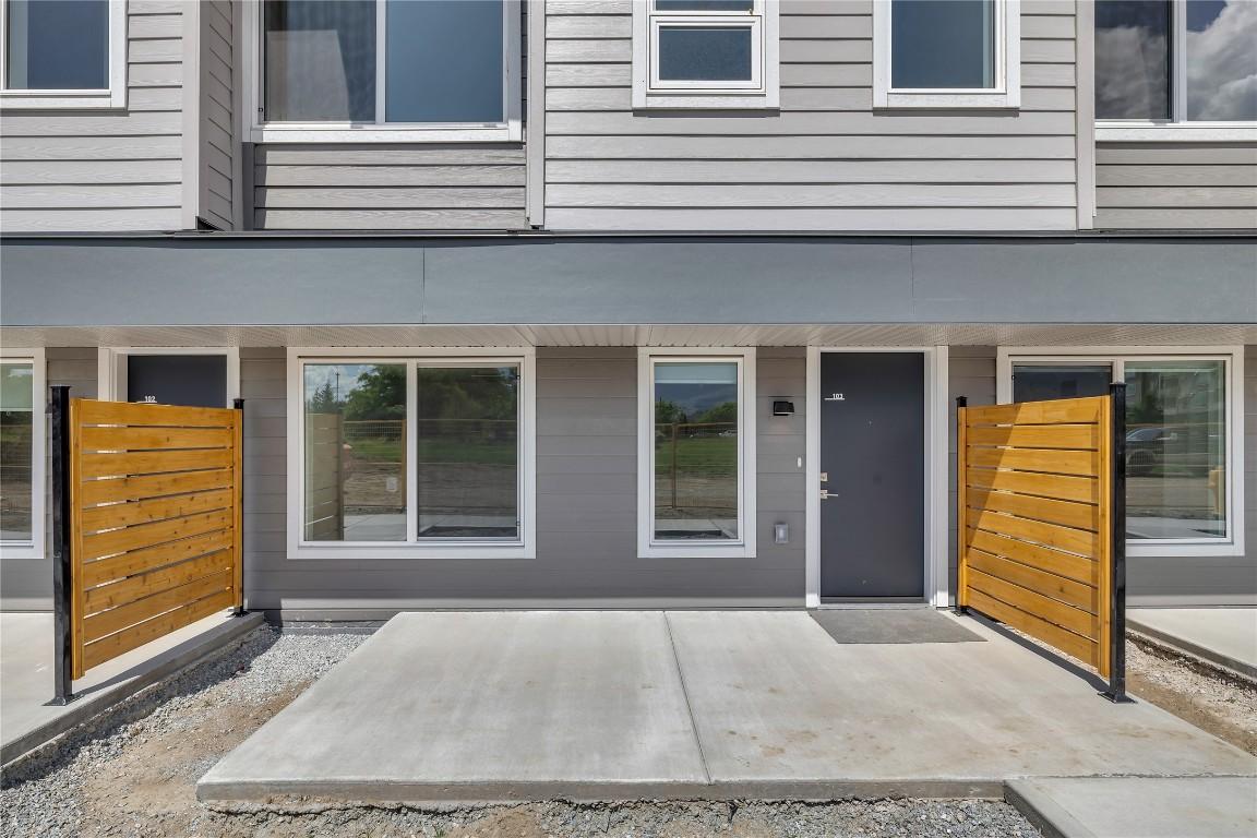 103C-3642 Mission Springs Drive, Kelowna, BC - Outdoor