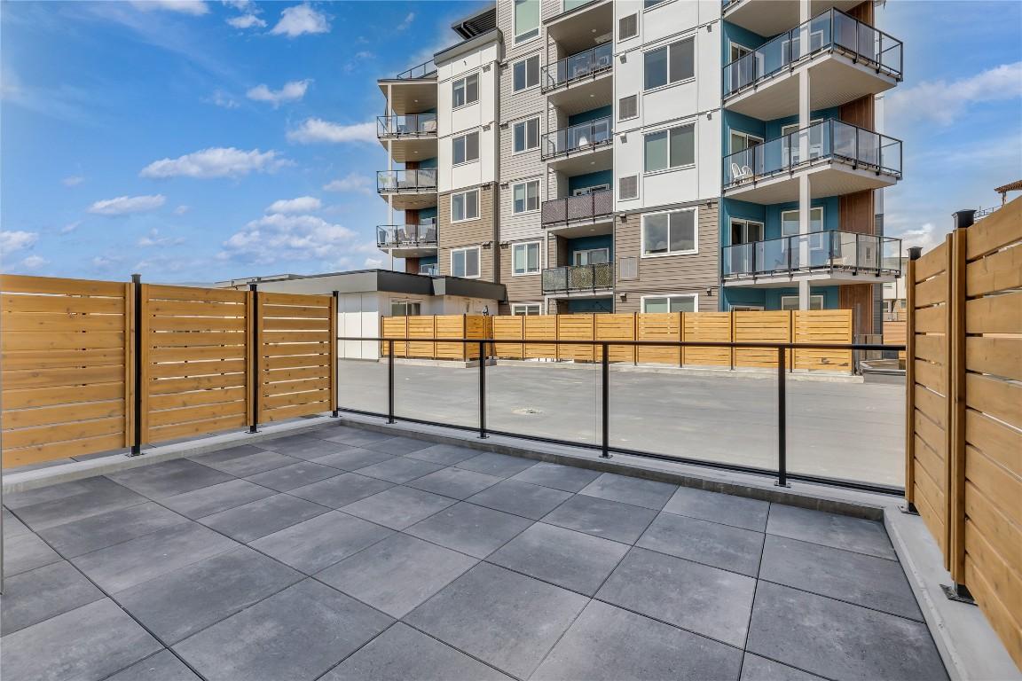 103C-3642 Mission Springs Drive, Kelowna, BC - Outdoor