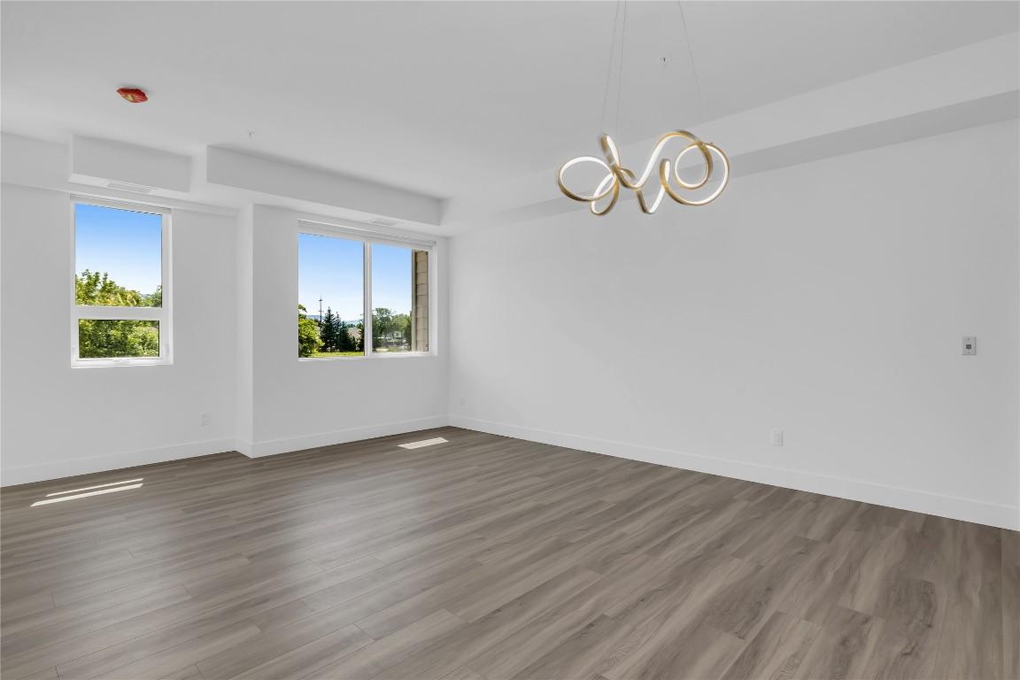 103C-3642 Mission Springs Drive, Kelowna, BC - Indoor Photo Showing Other Room