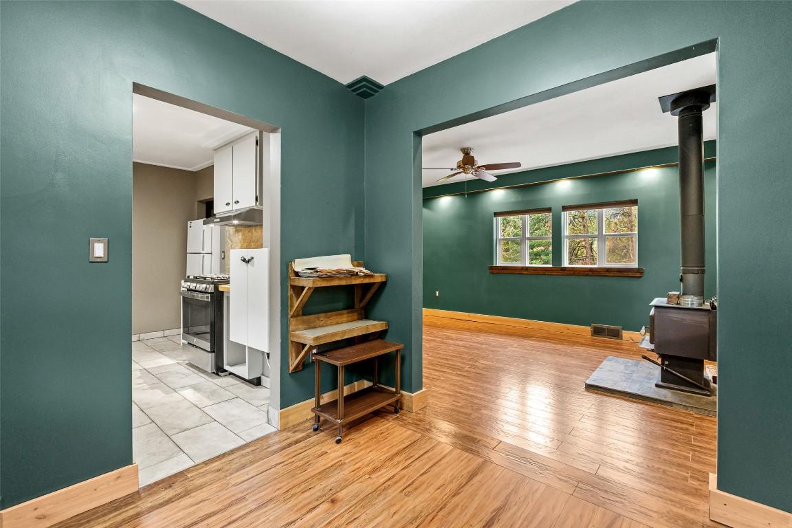 6927 Customs Road, Kingsgate, BC - Indoor Photo Showing Other Room