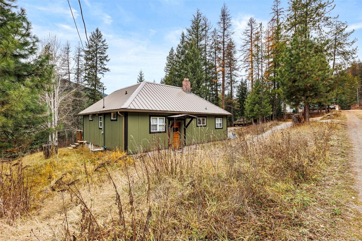 6927 Customs Road, Kingsgate, BC - Outdoor