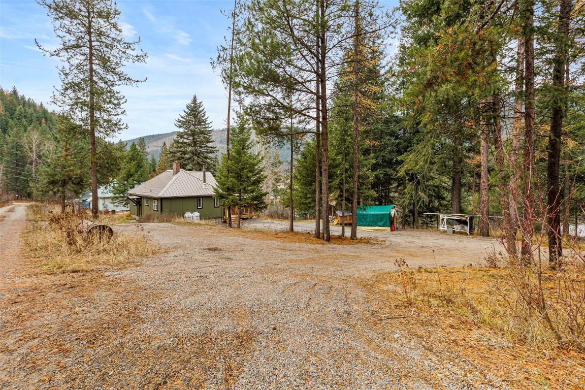 6927 Customs Road, Kingsgate, BC - Outdoor