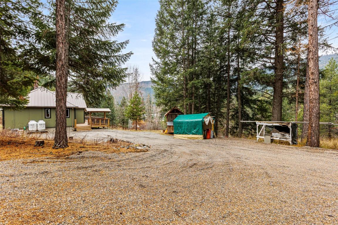 6927 Customs Road, Kingsgate, BC - Outdoor