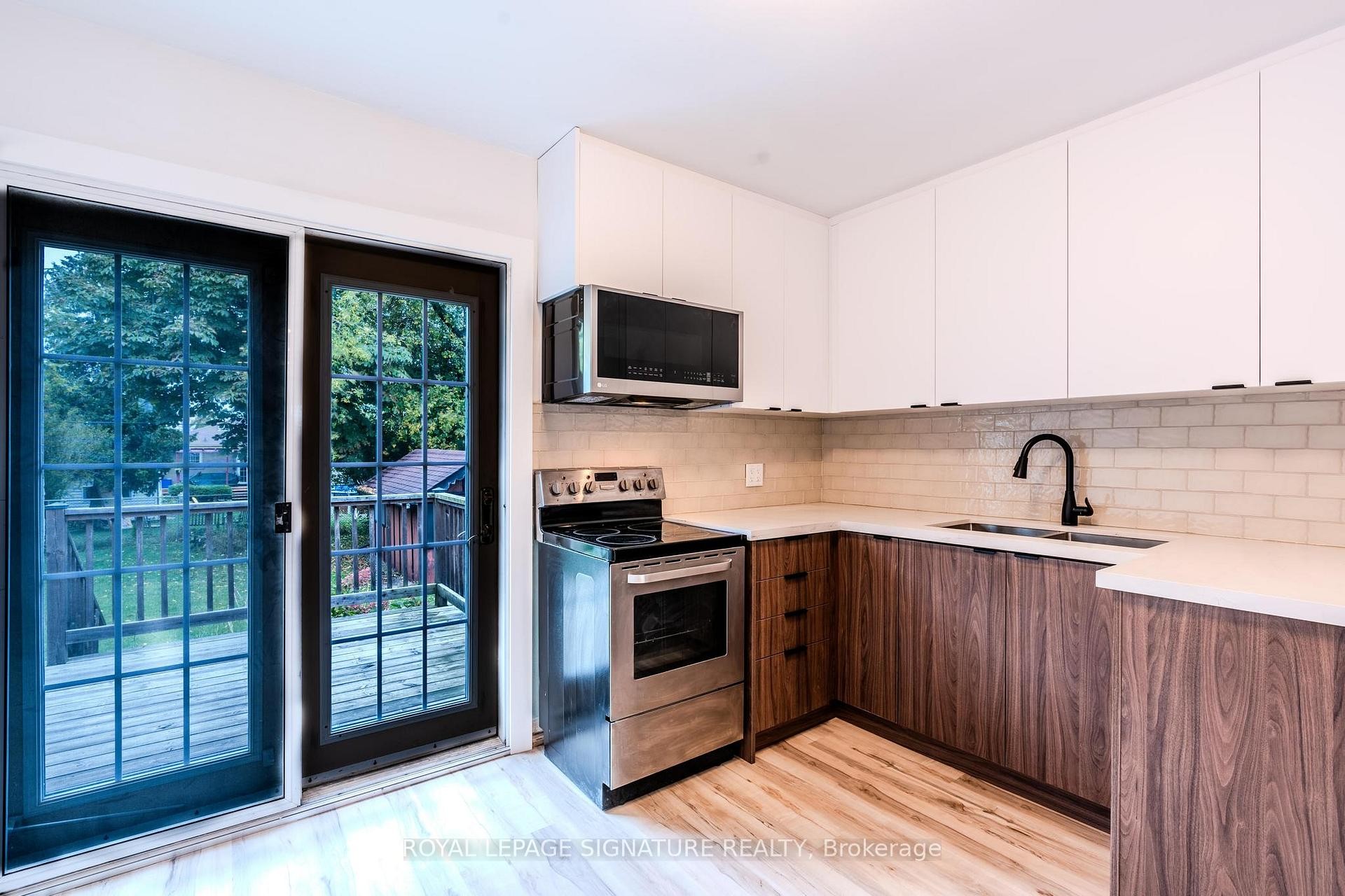 Main-41 Windsor Drive, Ajax, ON - Indoor Photo Showing Kitchen With Upgraded Kitchen