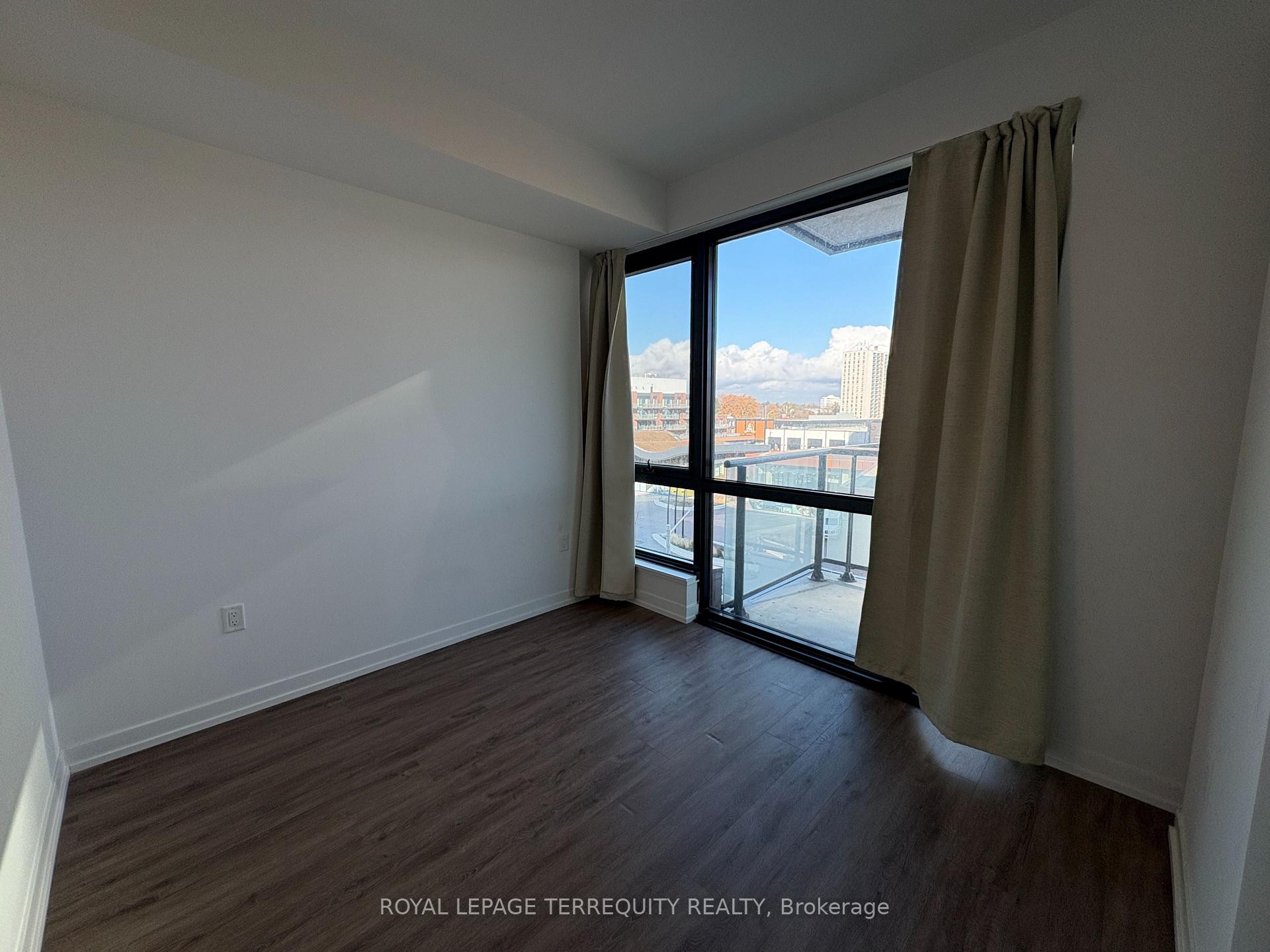 313-251 Masonry Way, Mississauga, ON - Indoor Photo Showing Other Room