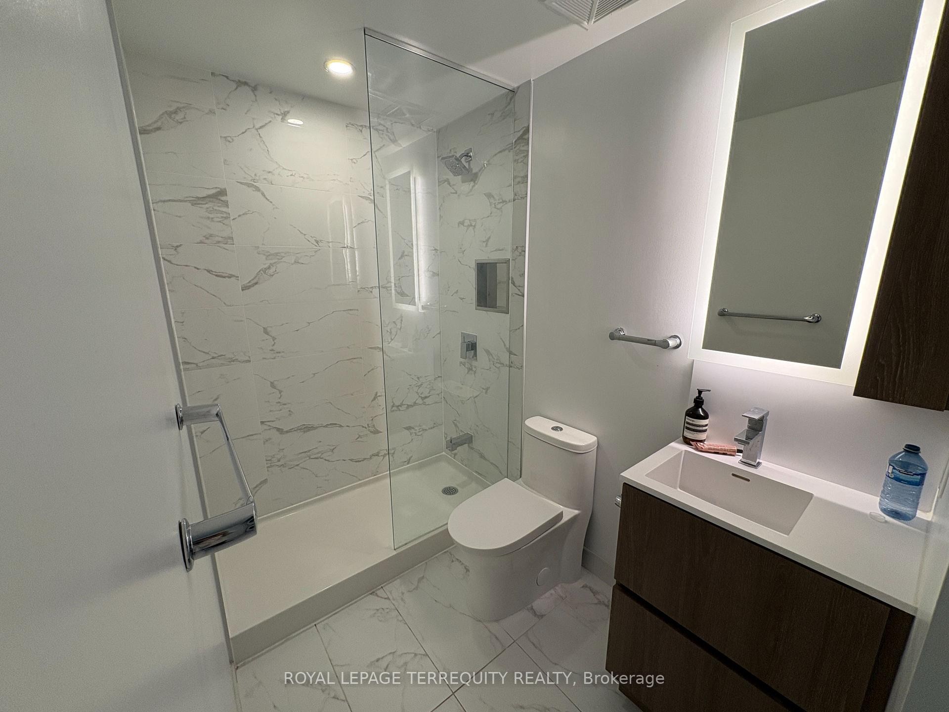 313-251 Masonry Way, Mississauga, ON - Indoor Photo Showing Bathroom