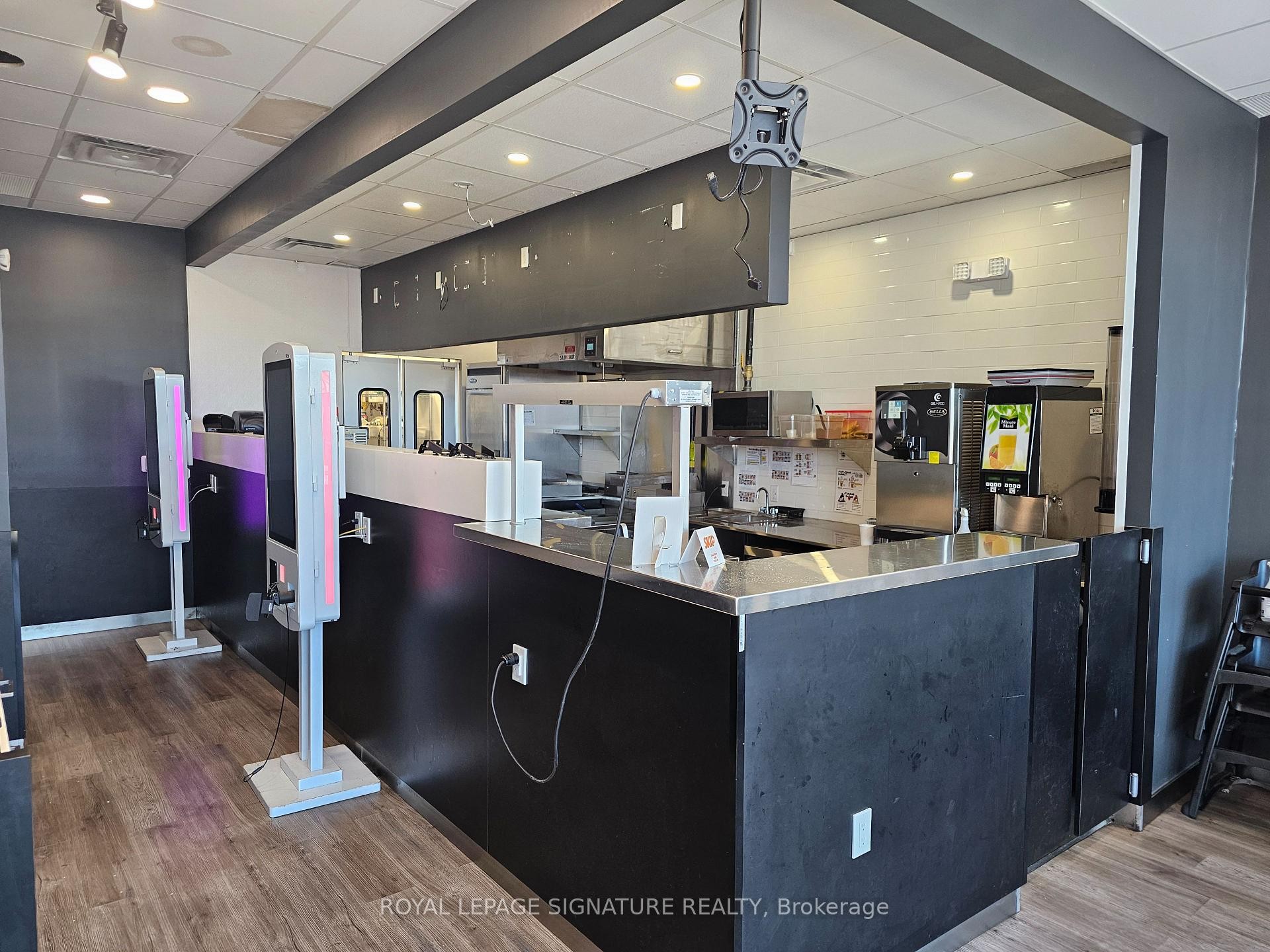 C61C-212 Ritson Road, Oshawa, ON