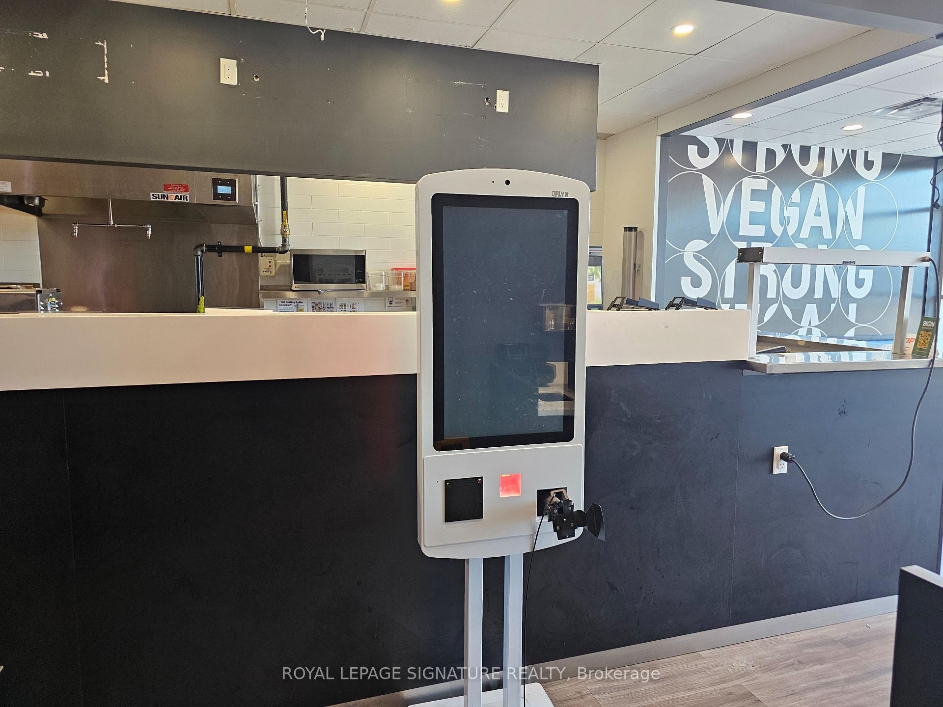 C61C-212 Ritson Road, Oshawa, ON