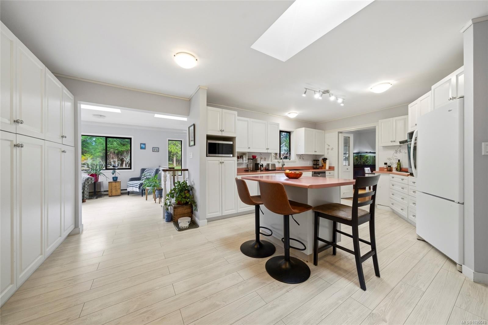 510 Voutrait Rd, Mill Bay, BC