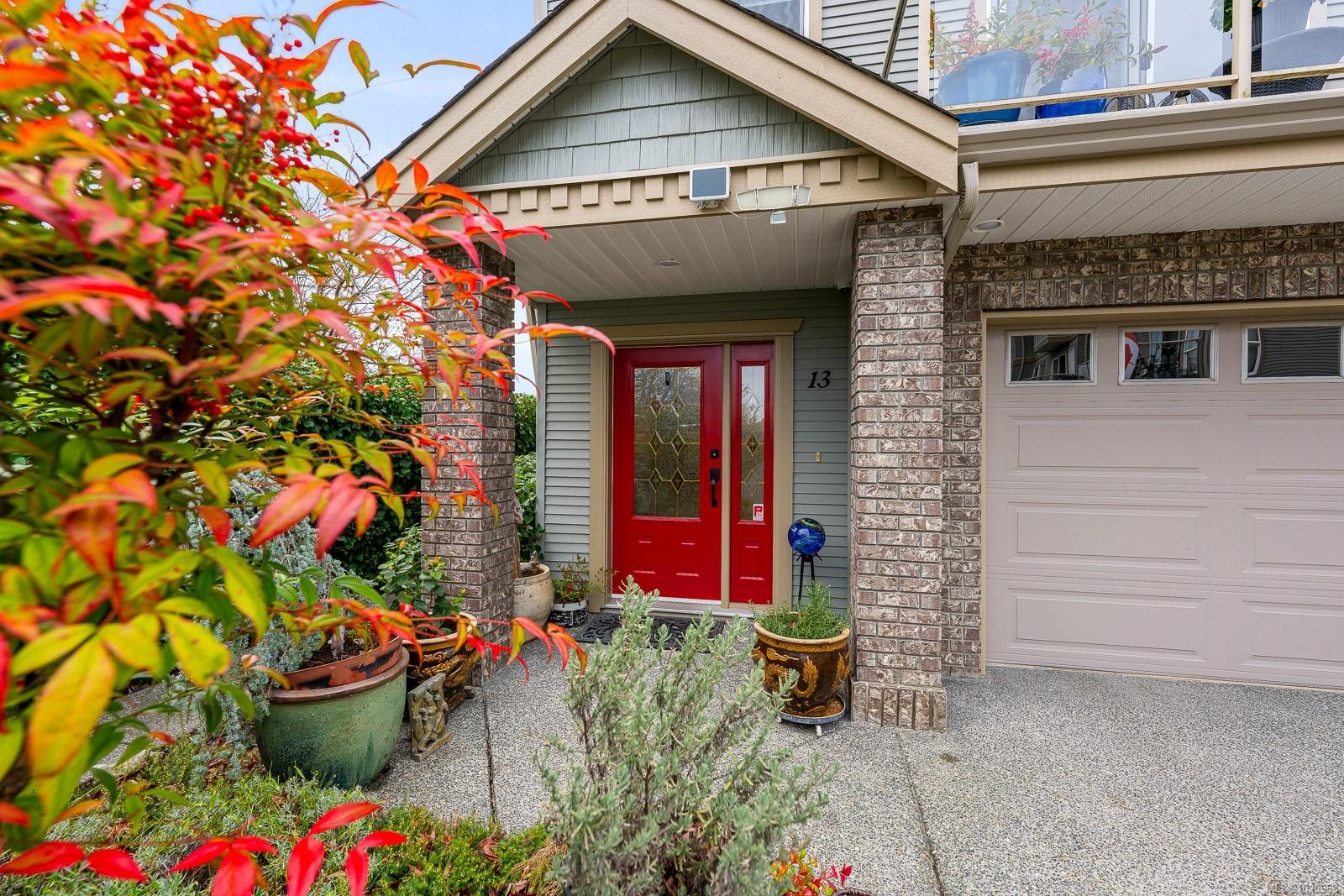 13-2475 Mansfield Dr, Courtenay, BC