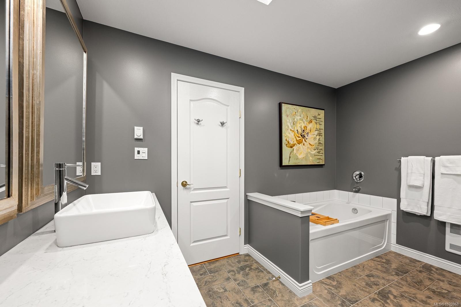 13-2475 Mansfield Dr, Courtenay, BC