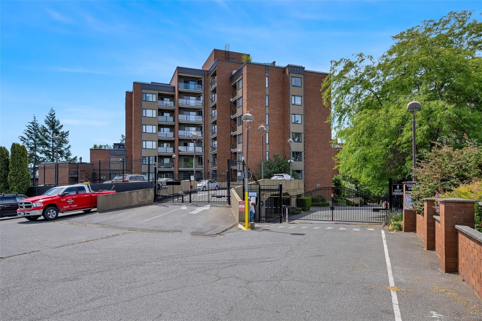 206-103 Gorge Rd East, Victoria, BC - Outdoor