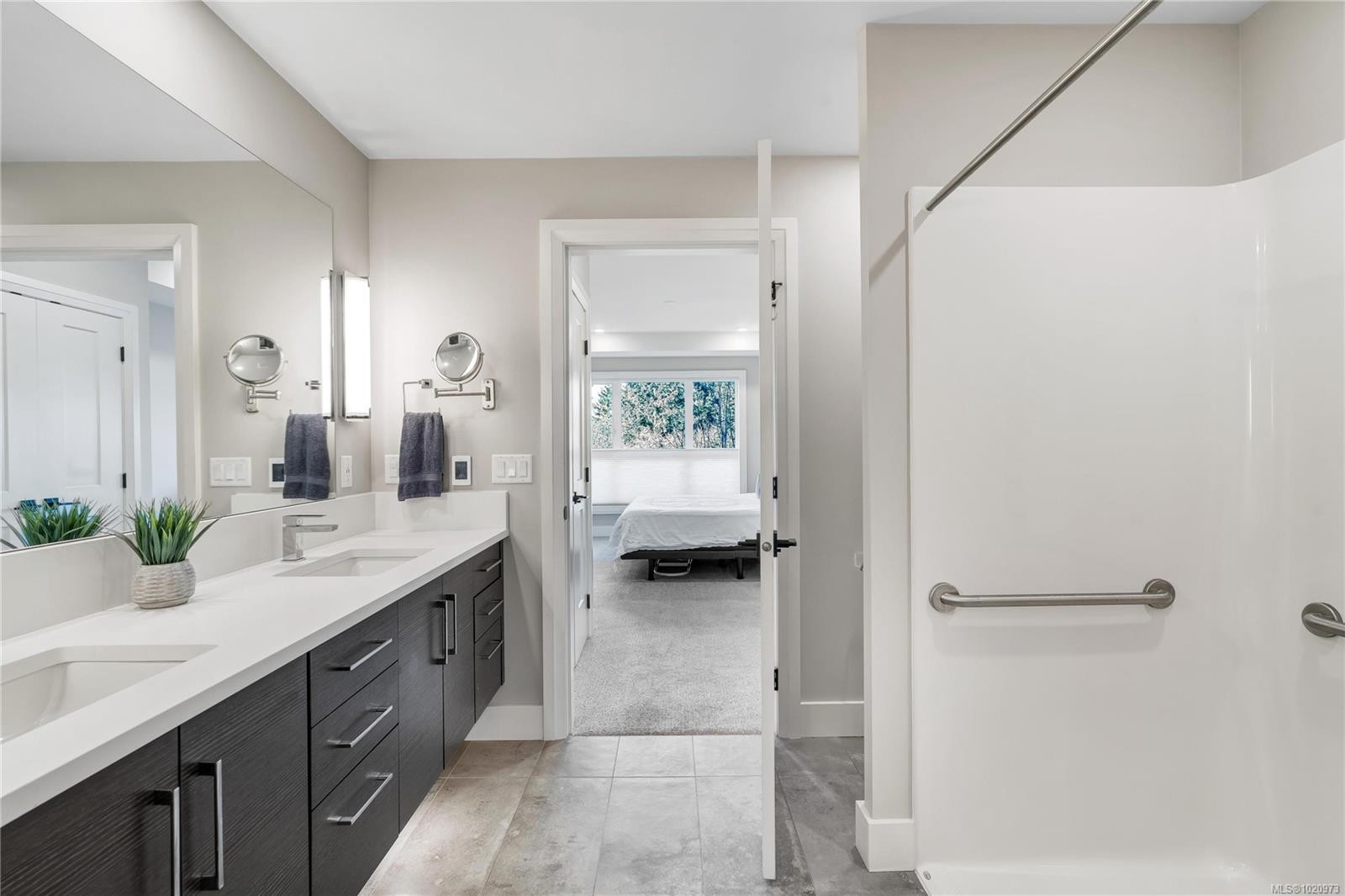 204-741 Travino Lane, Saanich, BC - Indoor Photo Showing Bathroom