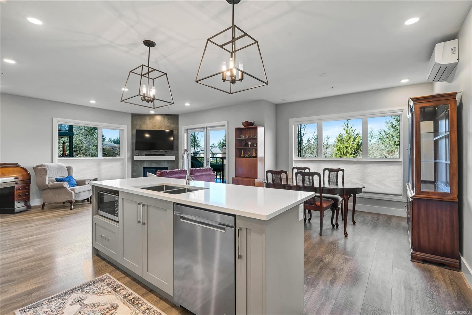 204-741 Travino Lane, Saanich, BC - Indoor