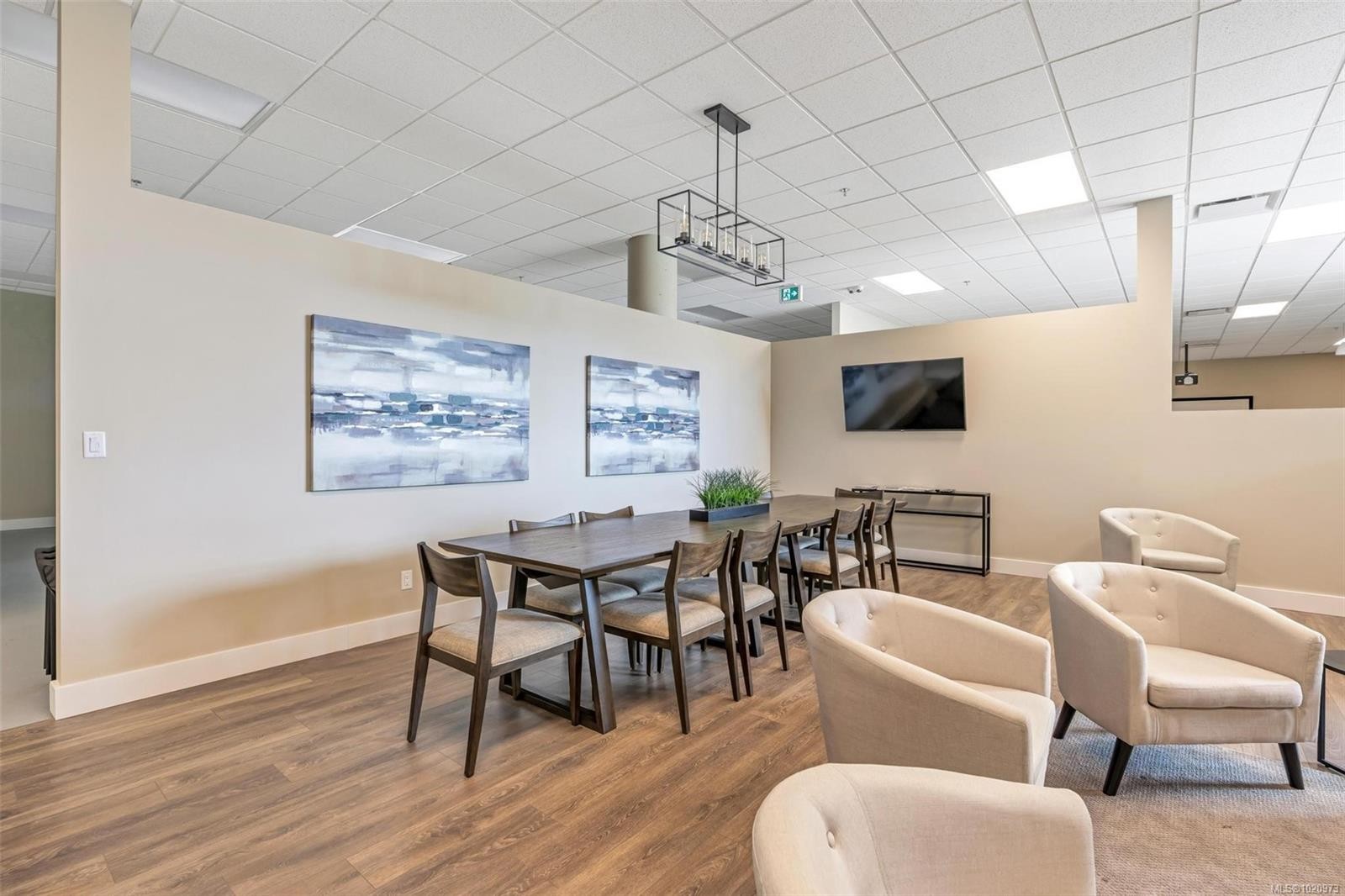 204-741 Travino Lane, Saanich, BC - Indoor Photo Showing Other Room