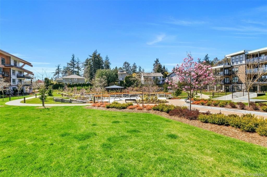 204-741 Travino Lane, Saanich, BC - Outdoor