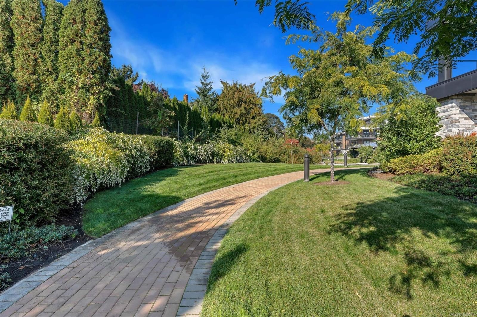 204-741 Travino Lane, Saanich, BC - Outdoor