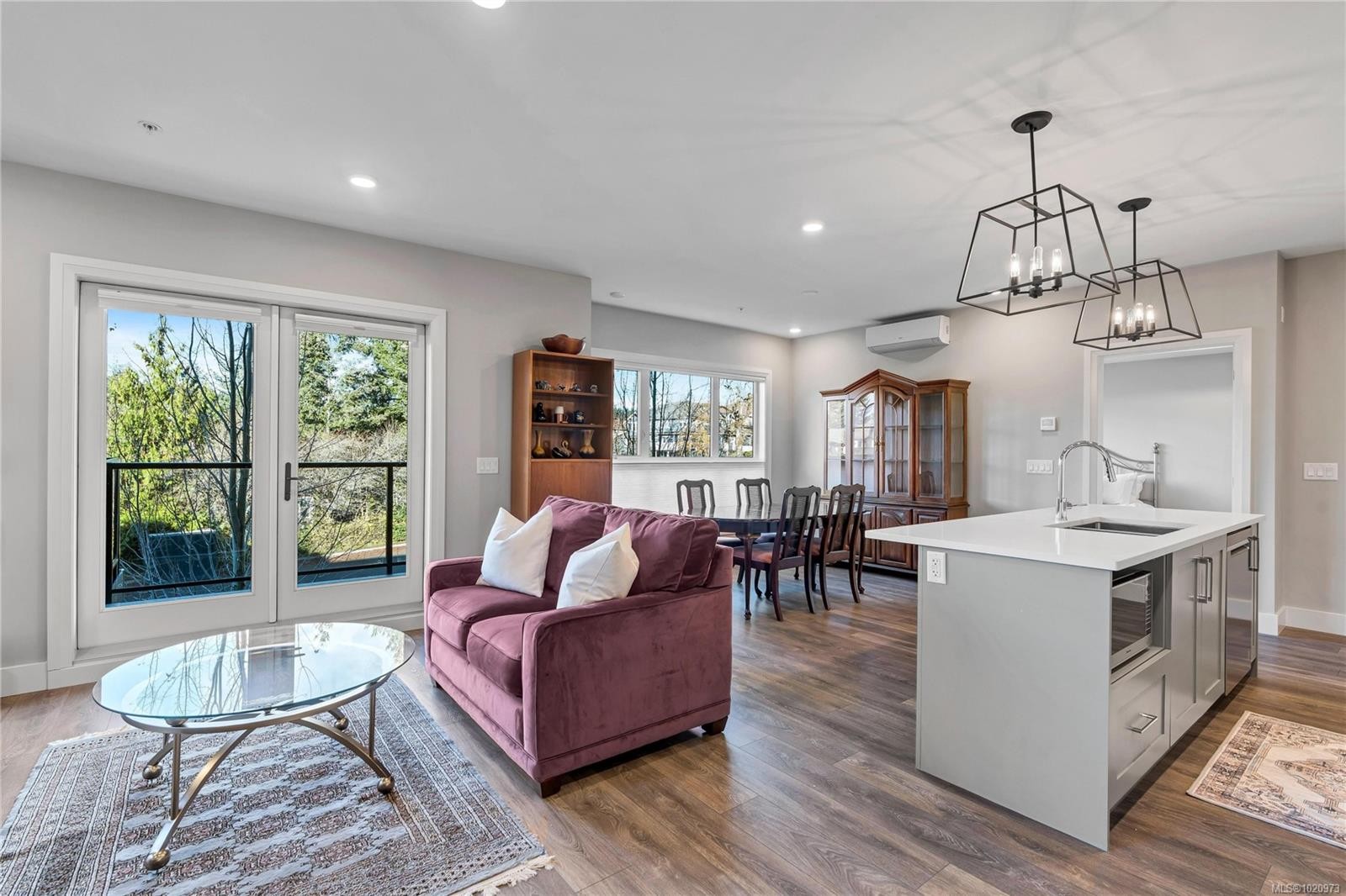 204-741 Travino Lane, Saanich, BC - Indoor Photo Showing Living Room