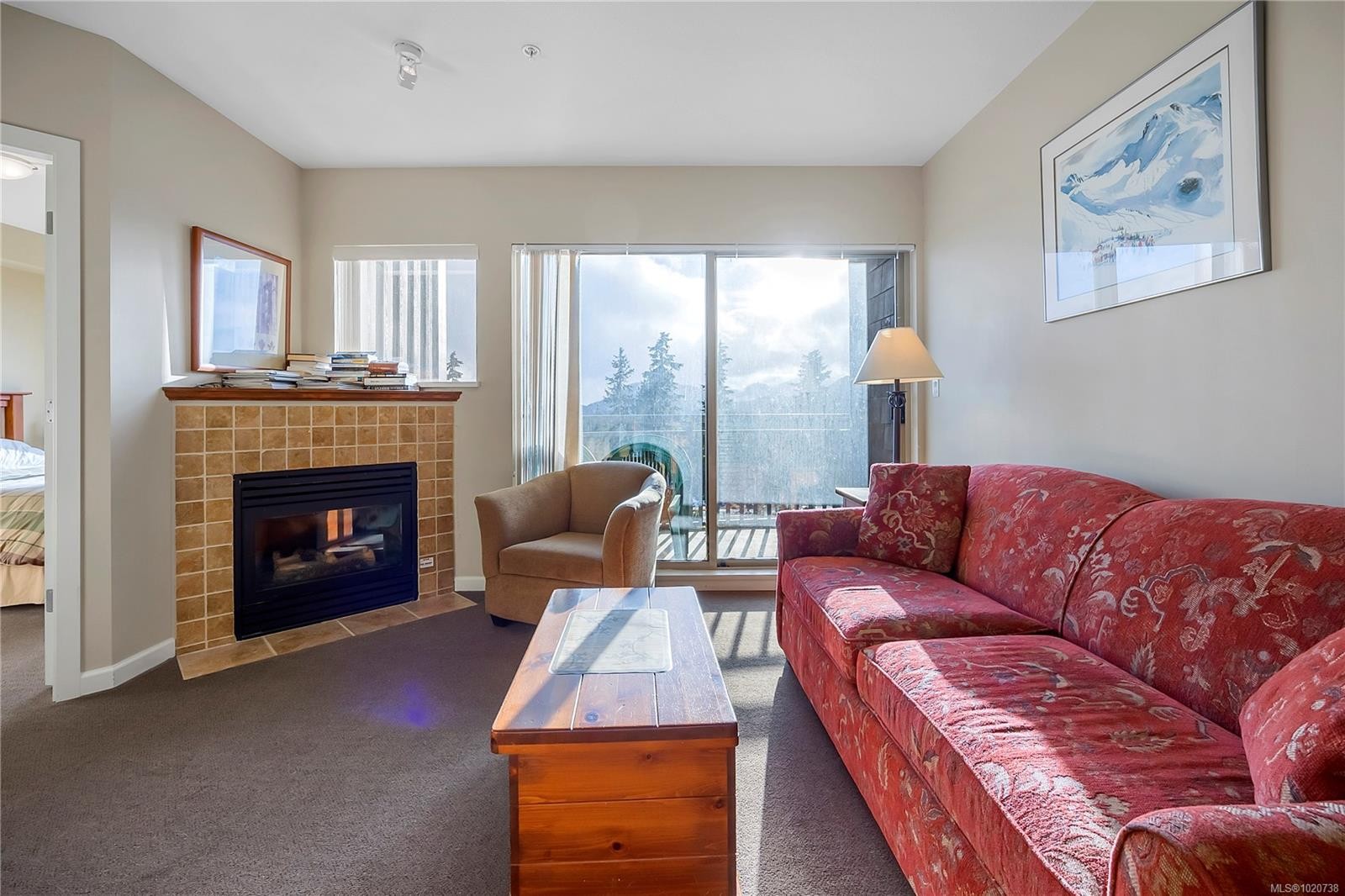 301-1280 Alpine Rd, Courtenay, BC - Indoor Photo Showing Living Room With Fireplace