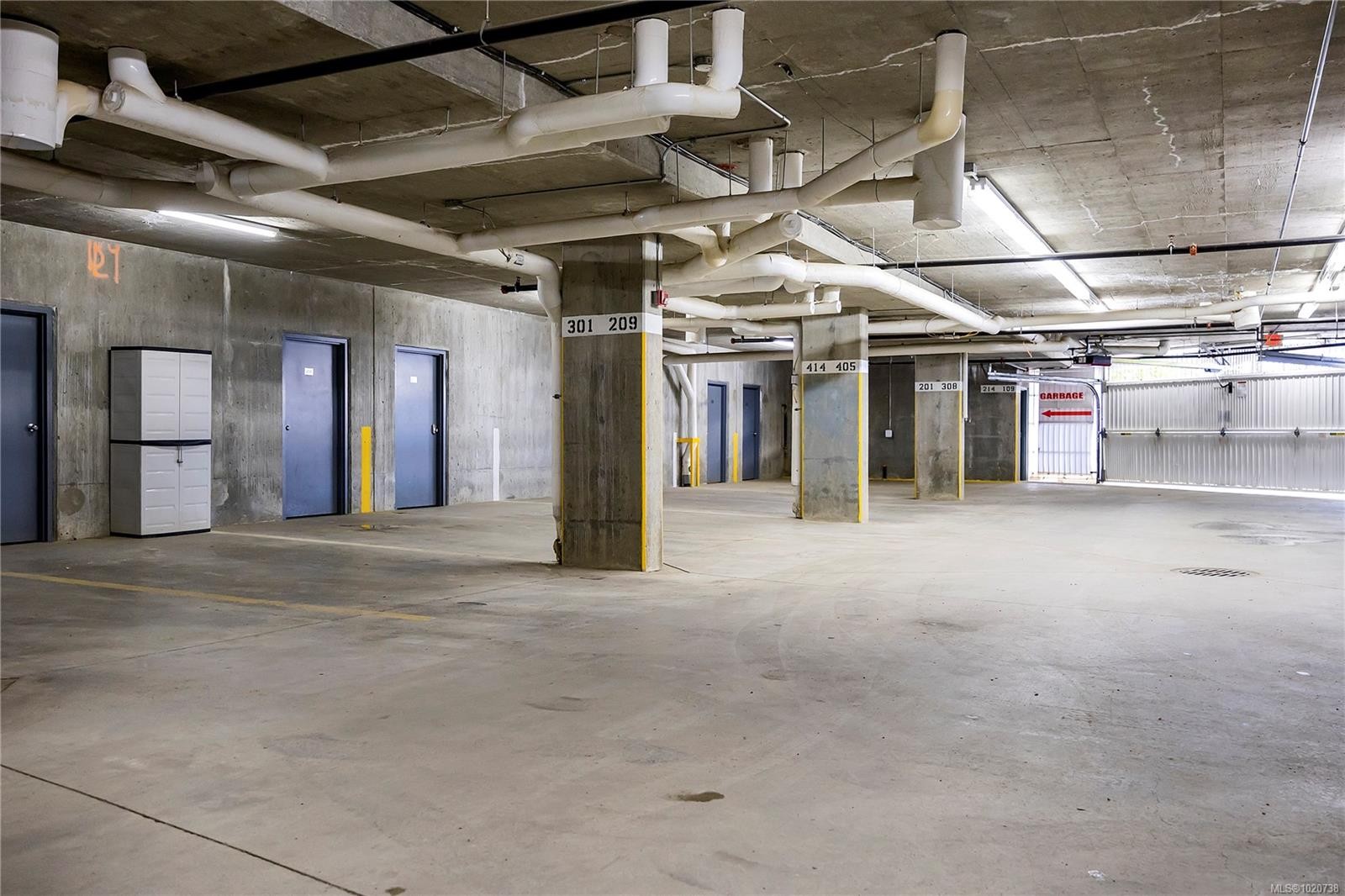 301-1280 Alpine Rd, Courtenay, BC - Indoor Photo Showing Garage