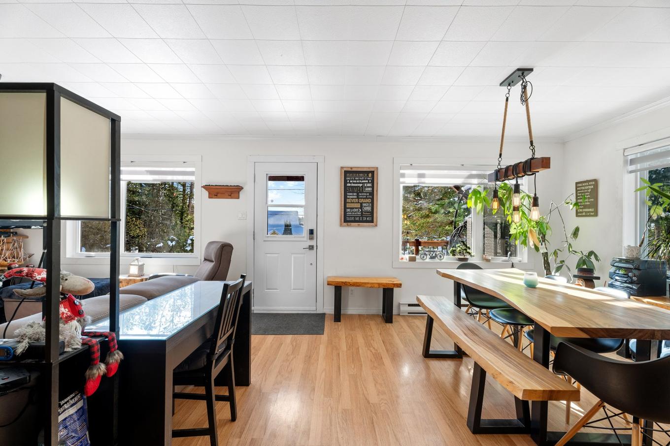 Hall d'entrée/Vestibule - 220 Rue Guy-Desrochers, Chertsey, QC - Indoor Photo Showing Dining Room