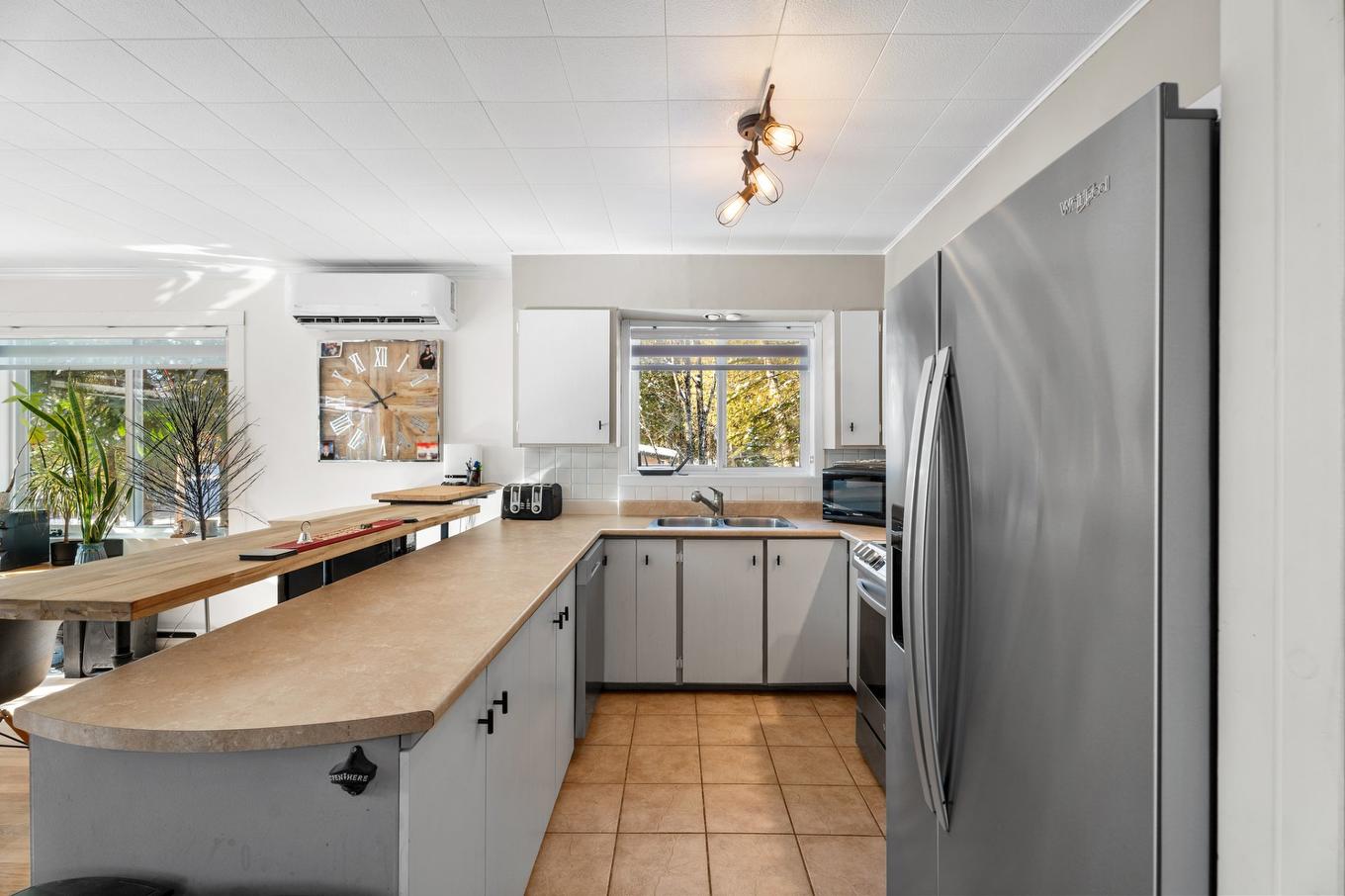 Cuisine - 220 Rue Guy-Desrochers, Chertsey, QC - Indoor Photo Showing Kitchen With Double Sink