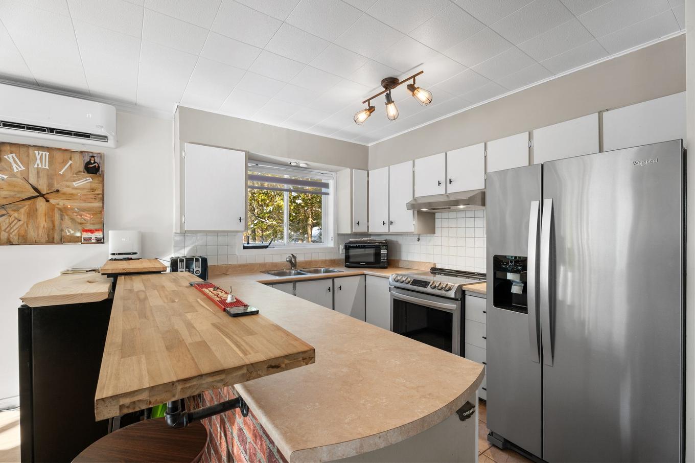 Cuisine - 220 Rue Guy-Desrochers, Chertsey, QC - Indoor Photo Showing Kitchen With Double Sink