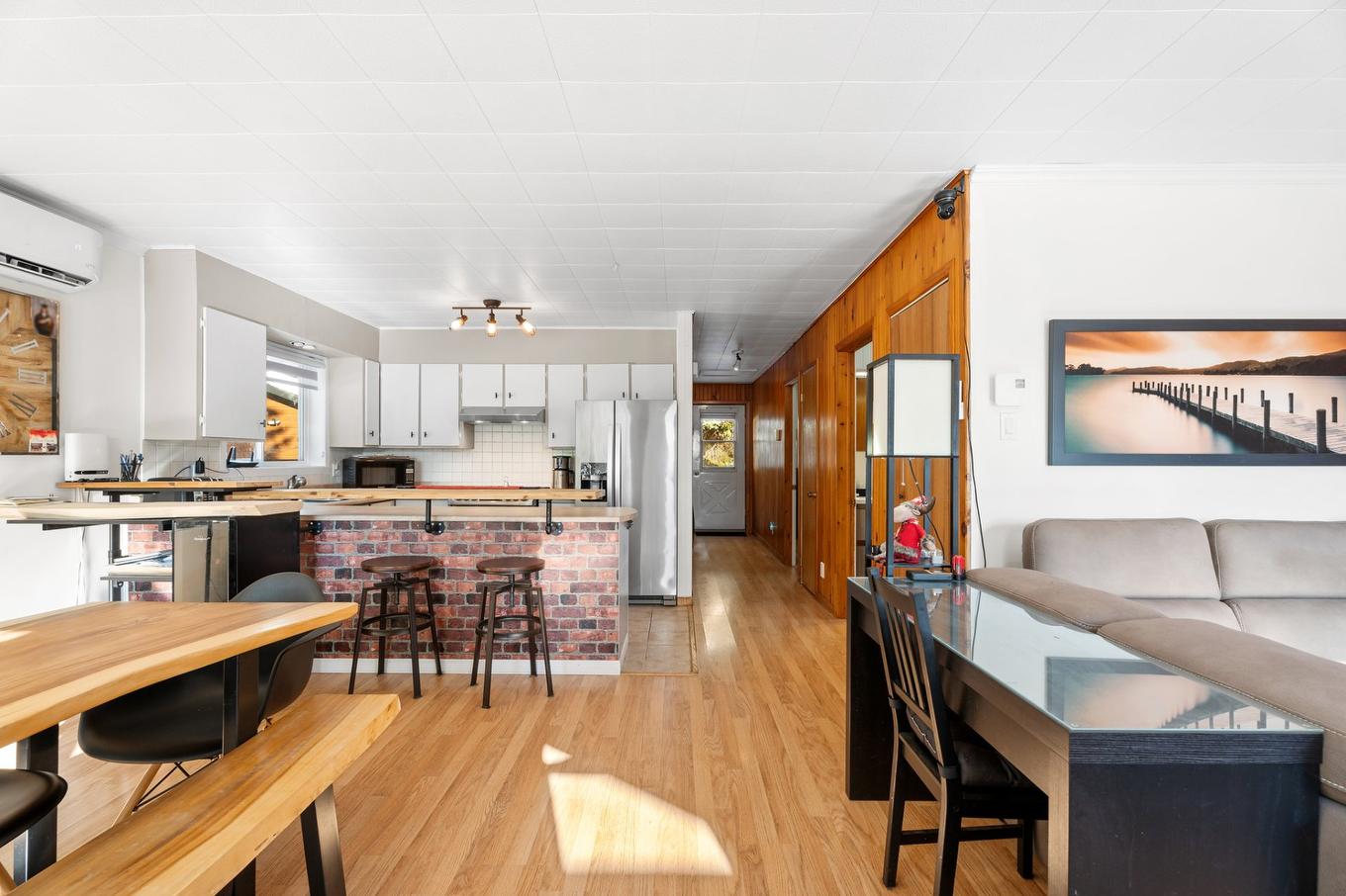 Hall d'entrée/Vestibule - 220 Rue Guy-Desrochers, Chertsey, QC - Indoor Photo Showing Dining Room