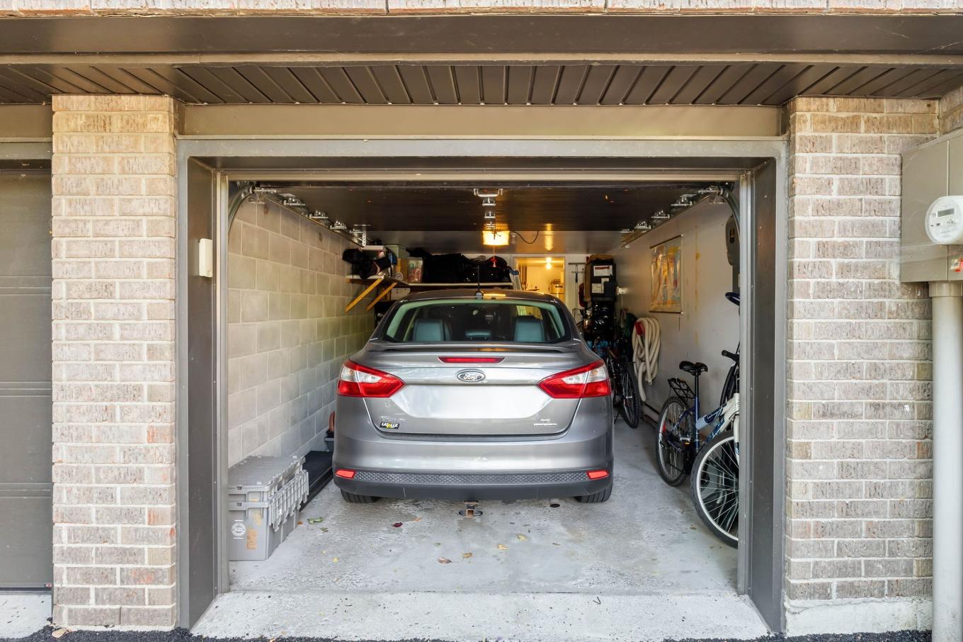 Garage - 123 Place Du Soleil, Montréal (Verdun/Île-Des-Soeurs), QC - With Exterior