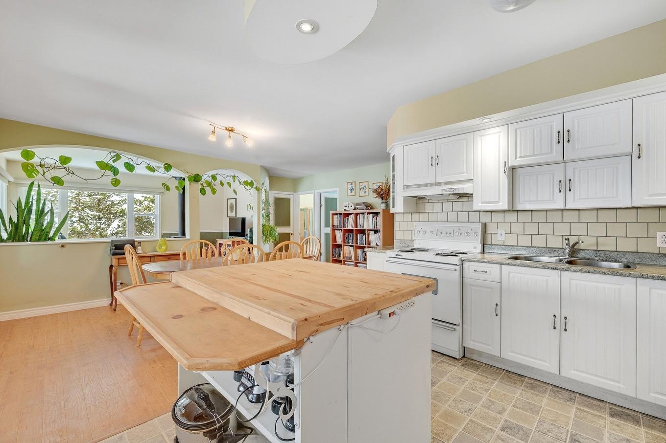 Kitchen - 150 Ch. Papp, Rivière-Rouge, QC - Indoor Photo Showing Kitchen With Double Sink