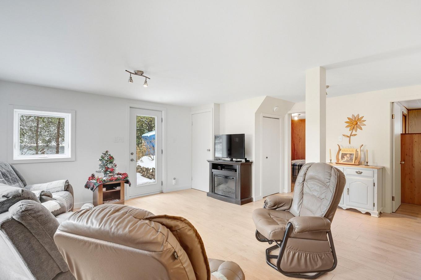 Living room - 150 Ch. Papp, Rivière-Rouge, QC - Indoor Photo Showing Living Room