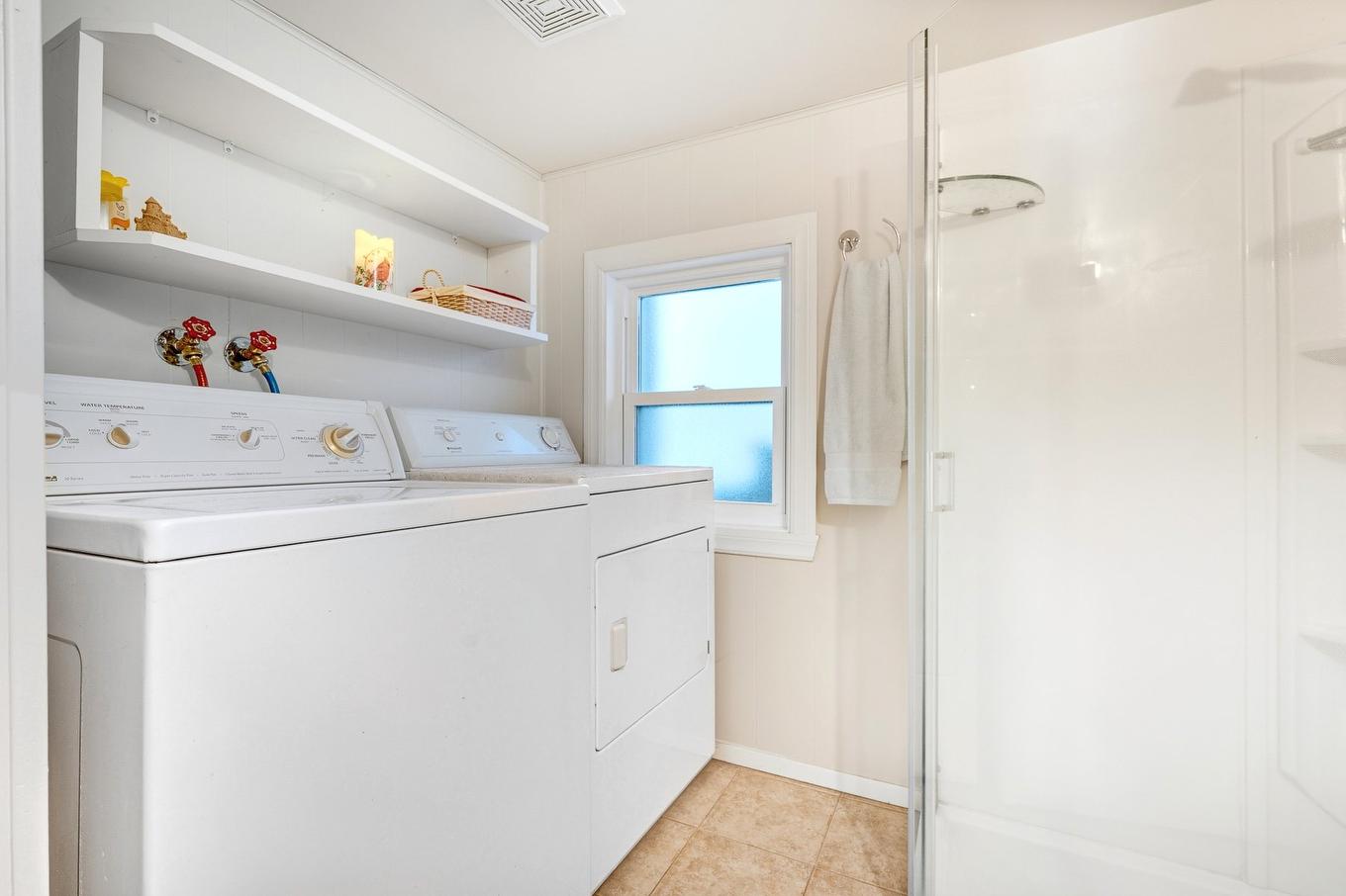 Bathroom - 150 Ch. Papp, Rivière-Rouge, QC - Indoor Photo Showing Laundry Room