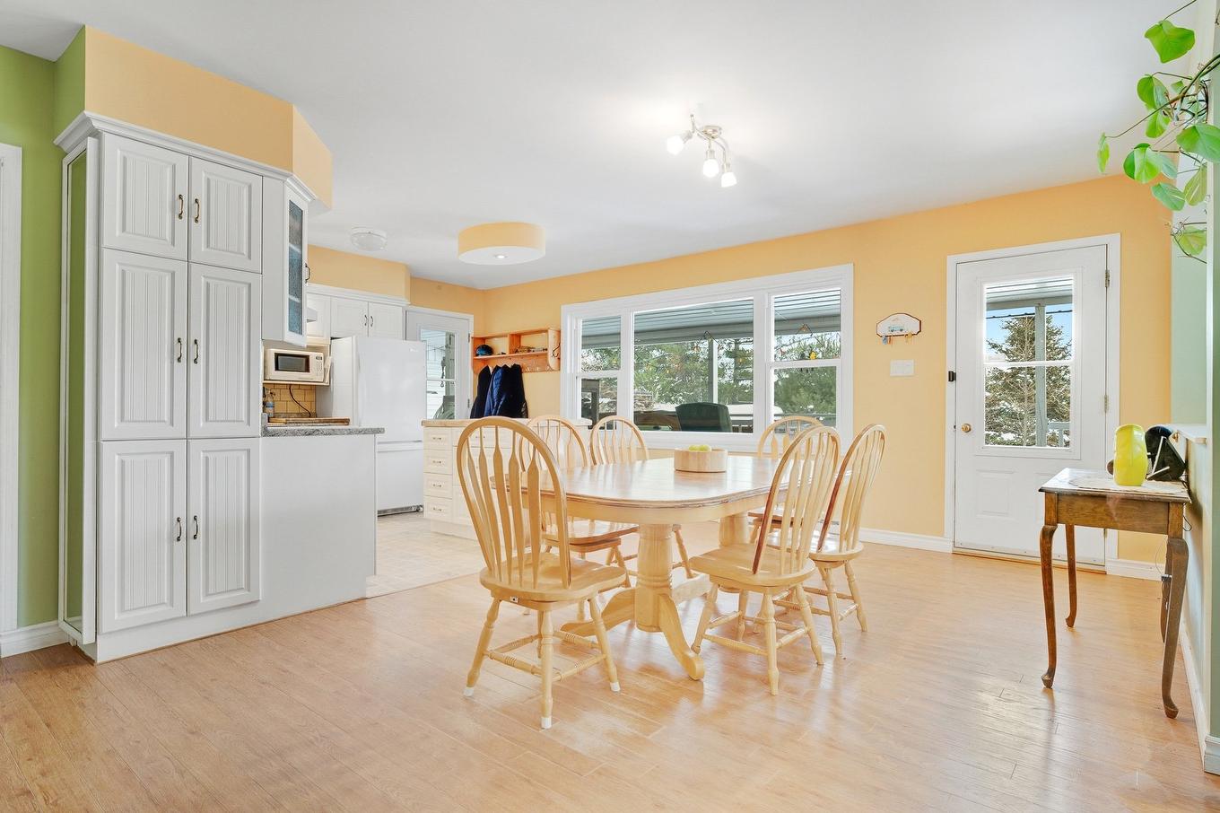 Dining room - 150 Ch. Papp, Rivière-Rouge, QC - Indoor Photo Showing Dining Room