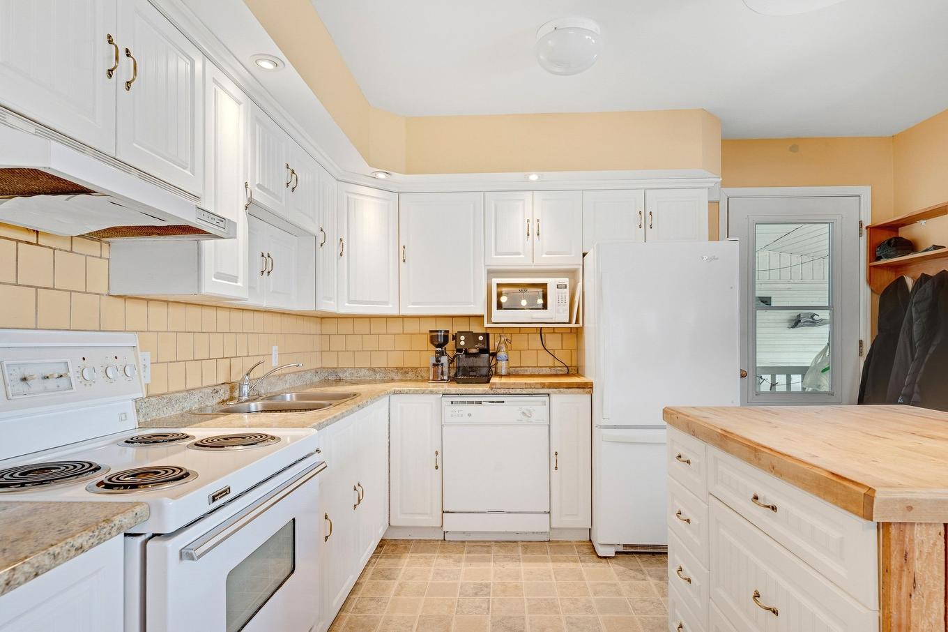 Kitchen - 150 Ch. Papp, Rivière-Rouge, QC - Indoor Photo Showing Kitchen With Double Sink