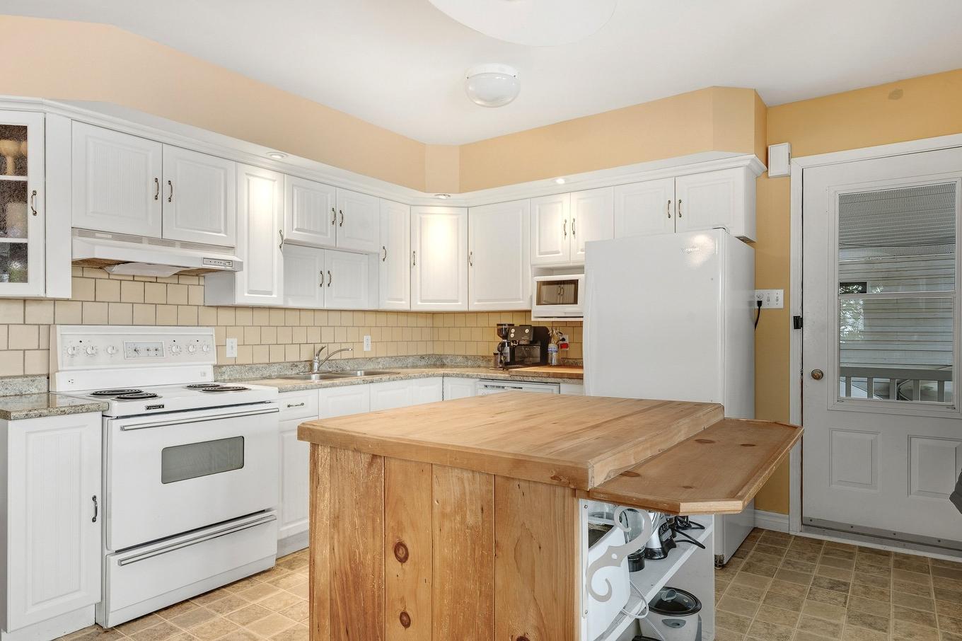Kitchen - 150 Ch. Papp, Rivière-Rouge, QC - Indoor Photo Showing Kitchen With Double Sink