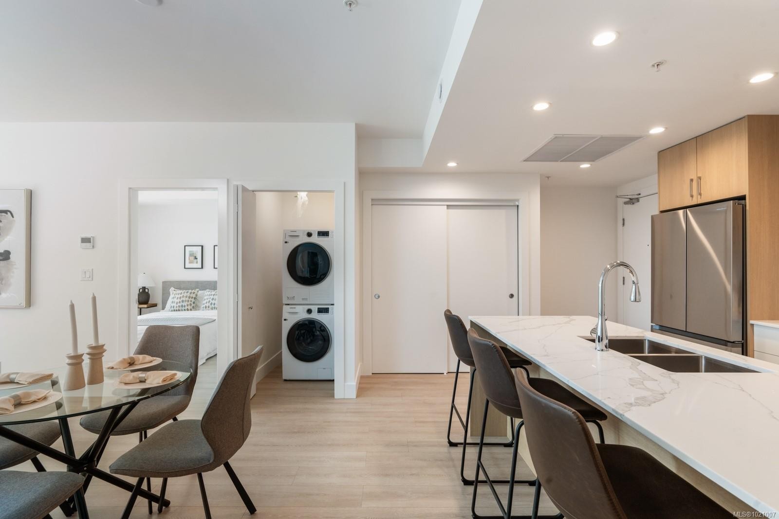 303-258 Helmcken Rd, View Royal, BC - Indoor