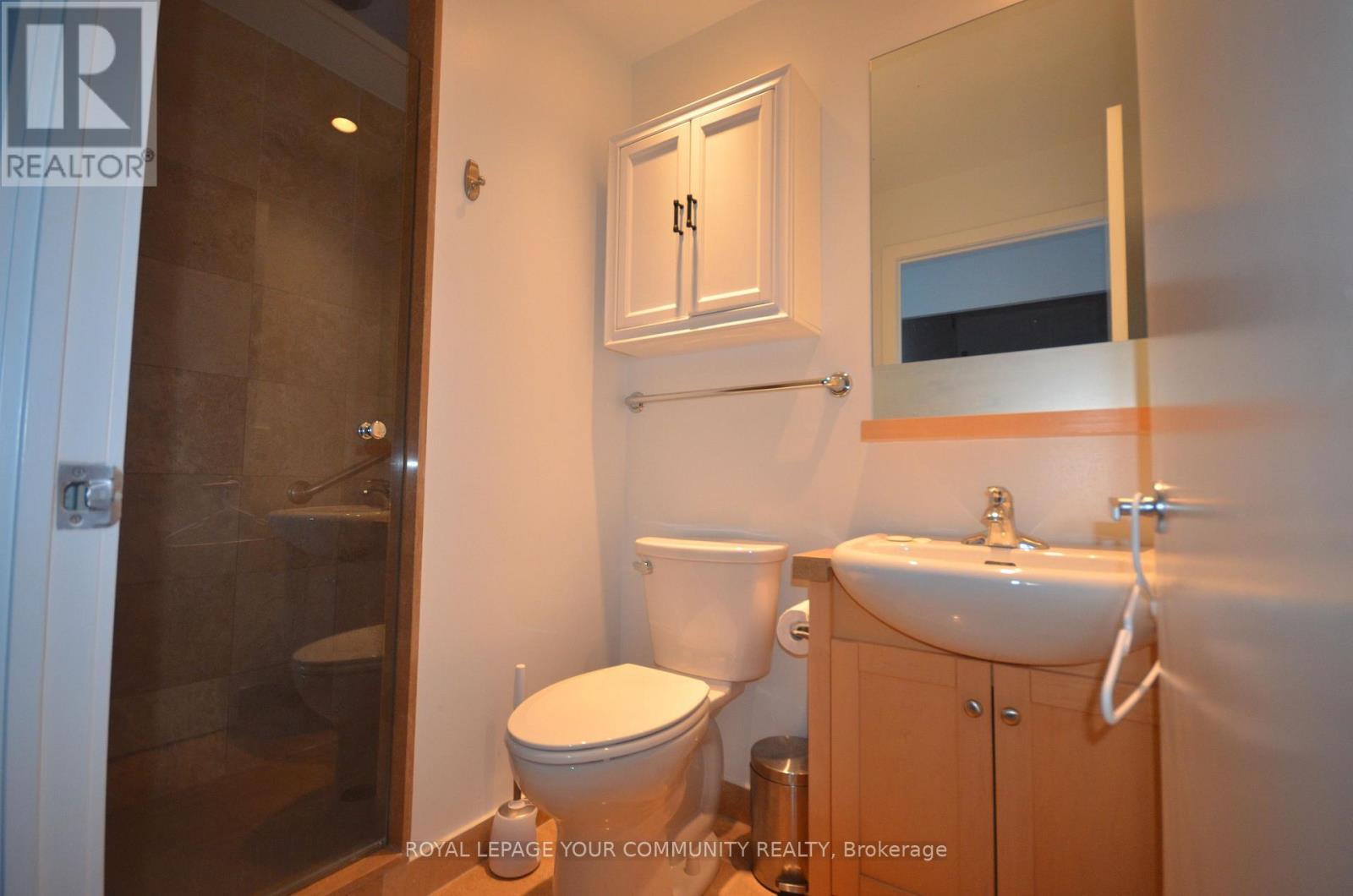 1707 - 218 Queens Quay W, Toronto, ON - Indoor Photo Showing Bathroom