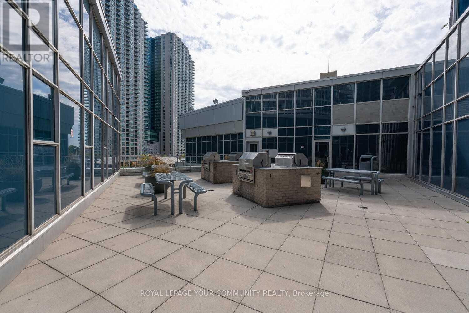 1707 - 218 Queens Quay W, Toronto, ON - Outdoor