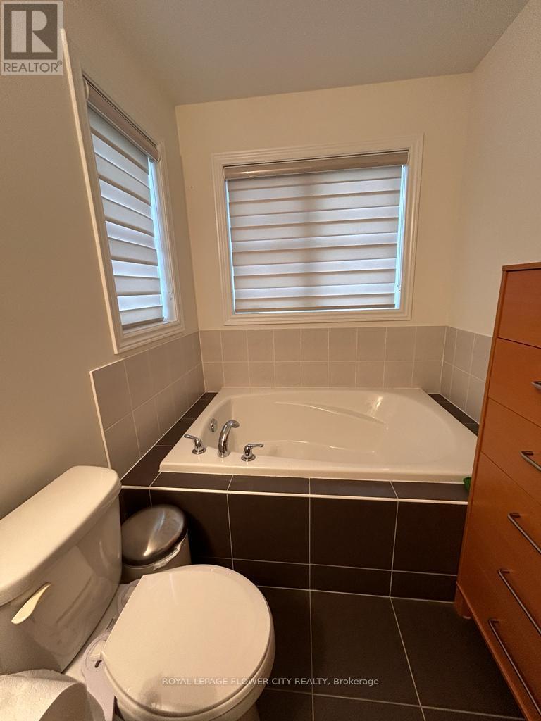 106 Lanark Circle, Brampton, ON - Indoor Photo Showing Bathroom