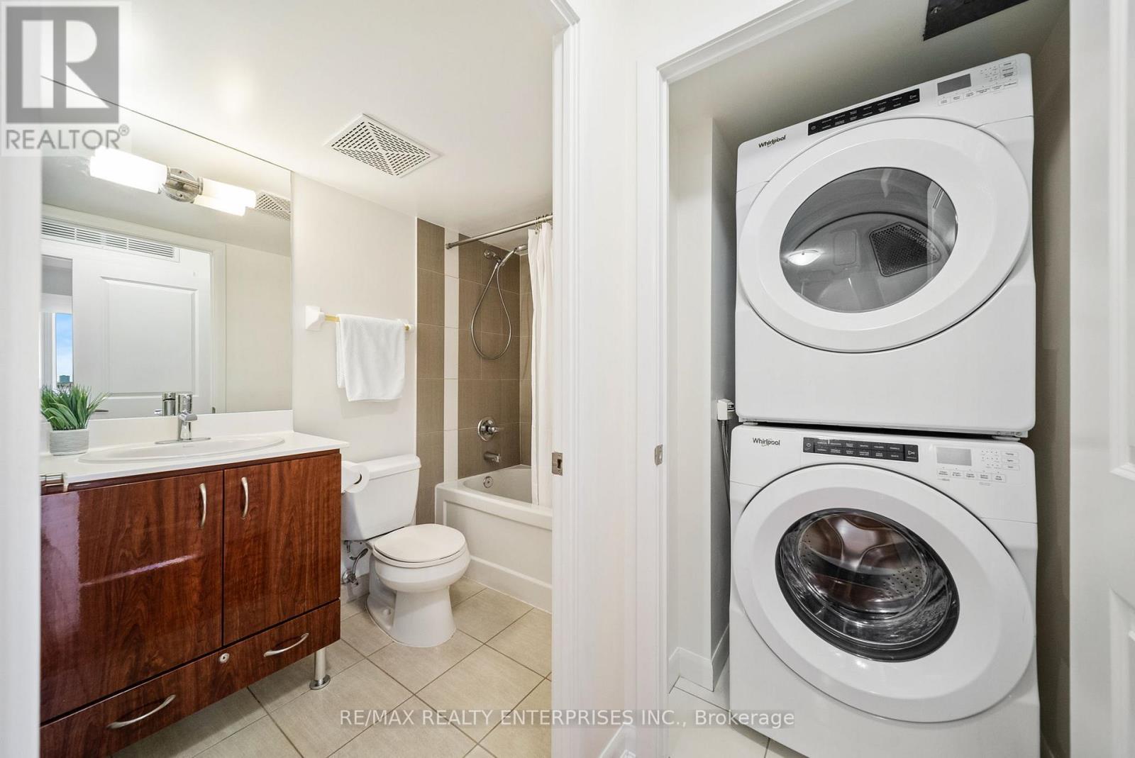 808 - 5791 Yonge Street, Toronto, ON - Indoor Photo Showing Laundry Room