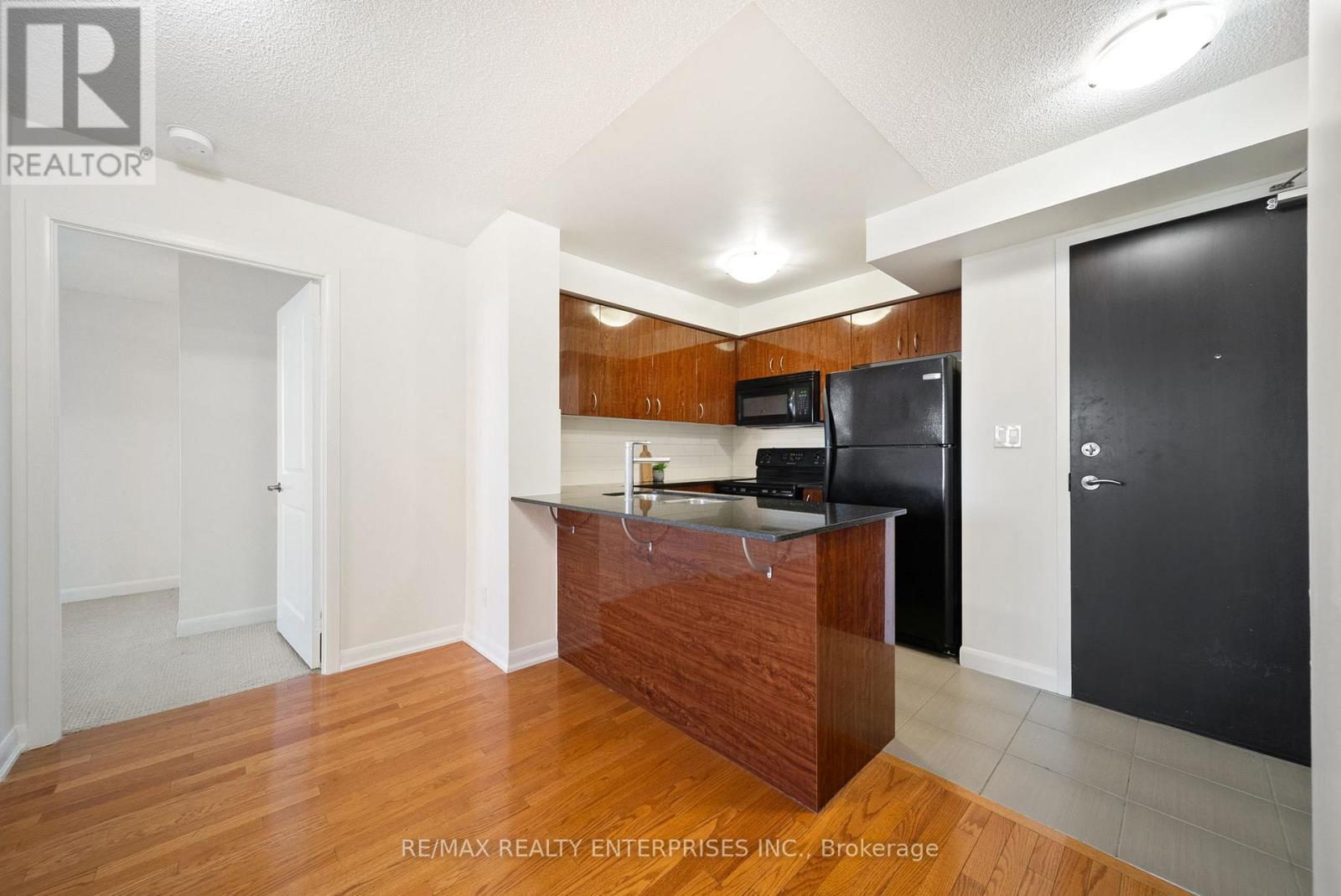 808 - 5791 Yonge Street, Toronto, ON - Indoor Photo Showing Kitchen