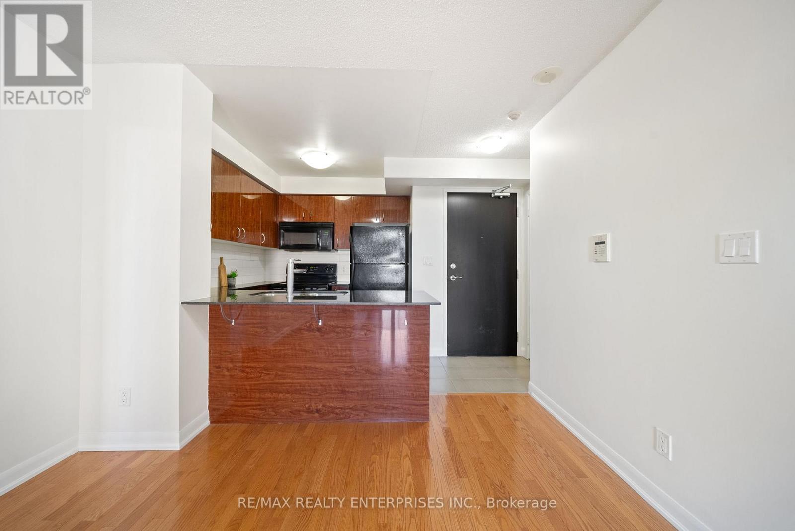 808 - 5791 Yonge Street, Toronto, ON - Indoor Photo Showing Kitchen