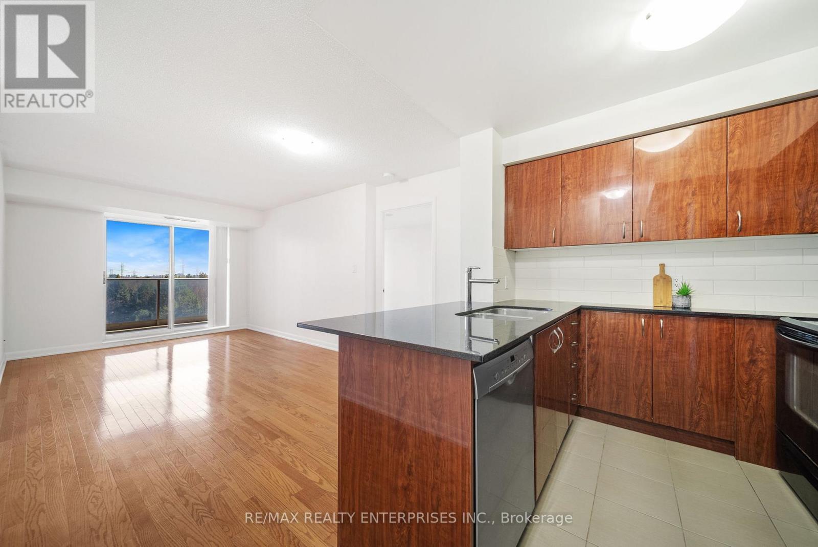 808 - 5791 Yonge Street, Toronto, ON - Indoor Photo Showing Kitchen