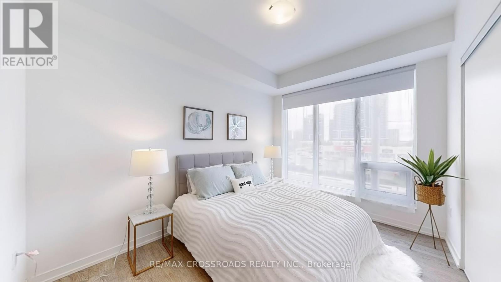319E - 8868 Yonge Street, Richmond Hill, ON - Indoor Photo Showing Bedroom