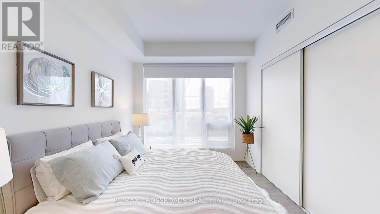 319E - 8868 Yonge Street, Richmond Hill, ON - Indoor Photo Showing Bedroom
