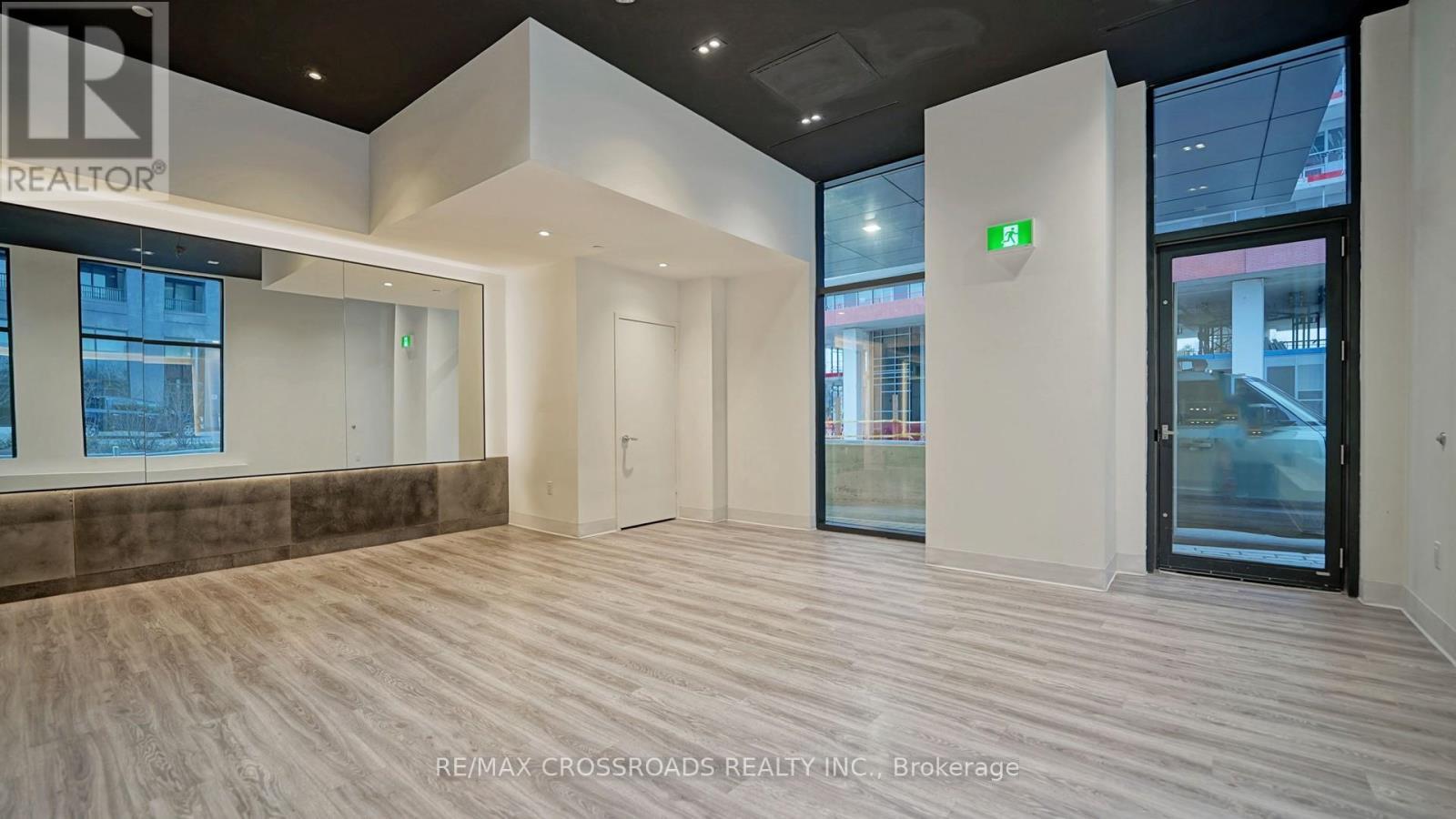 319E - 8868 Yonge Street, Richmond Hill, ON - Indoor Photo Showing Other Room