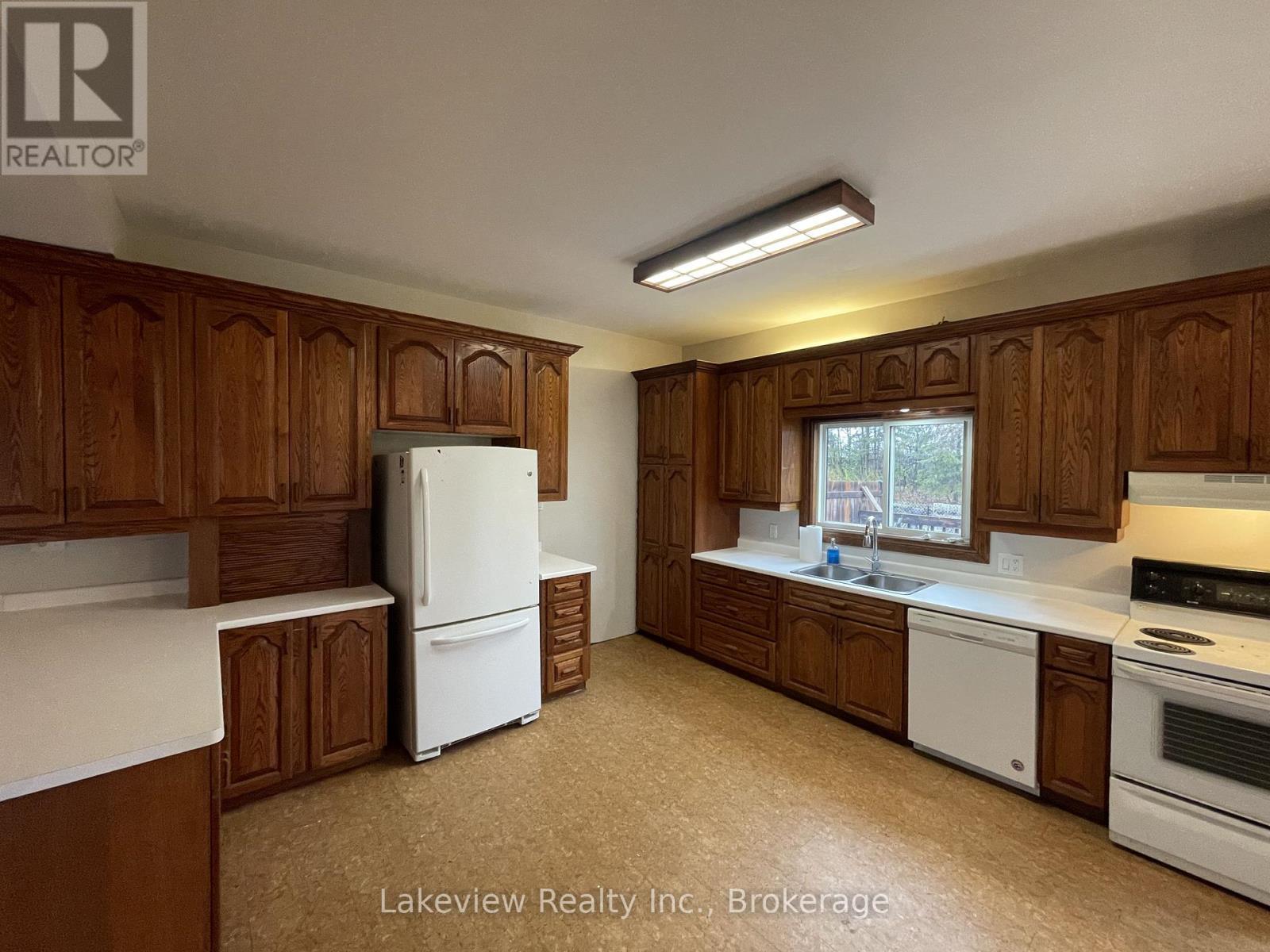 151 Simcoe Street, Orillia, ON - Indoor Photo Showing Kitchen With Double Sink