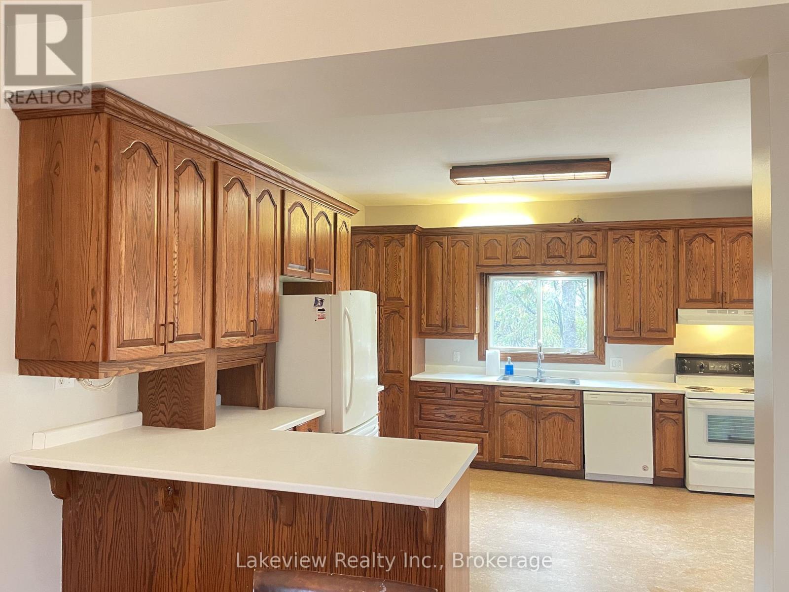 151 Simcoe Street, Orillia, ON - Indoor Photo Showing Kitchen